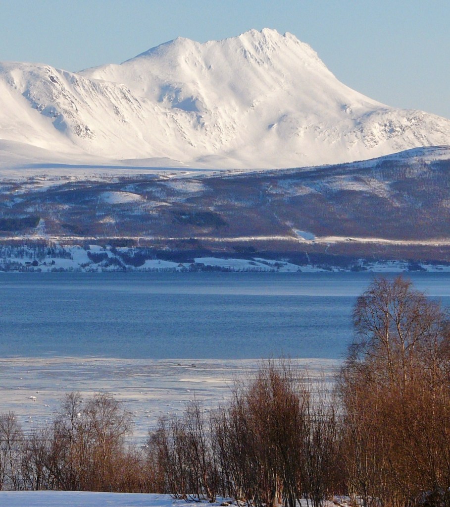 Kuvassa on norjalainen vuori Storvasstinden.