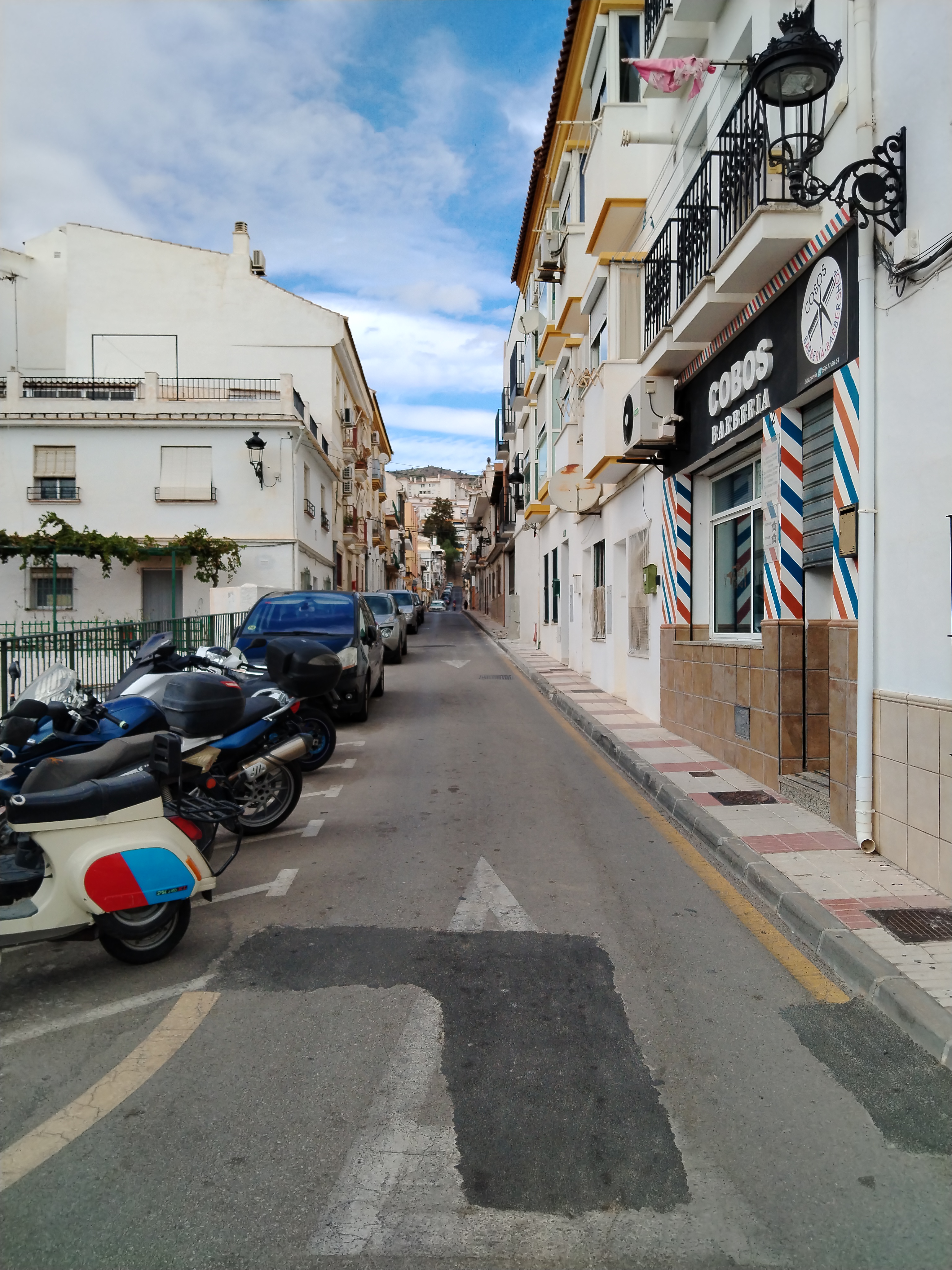 Espanjalaiset kadut ovat kapeita ja pitkiä 