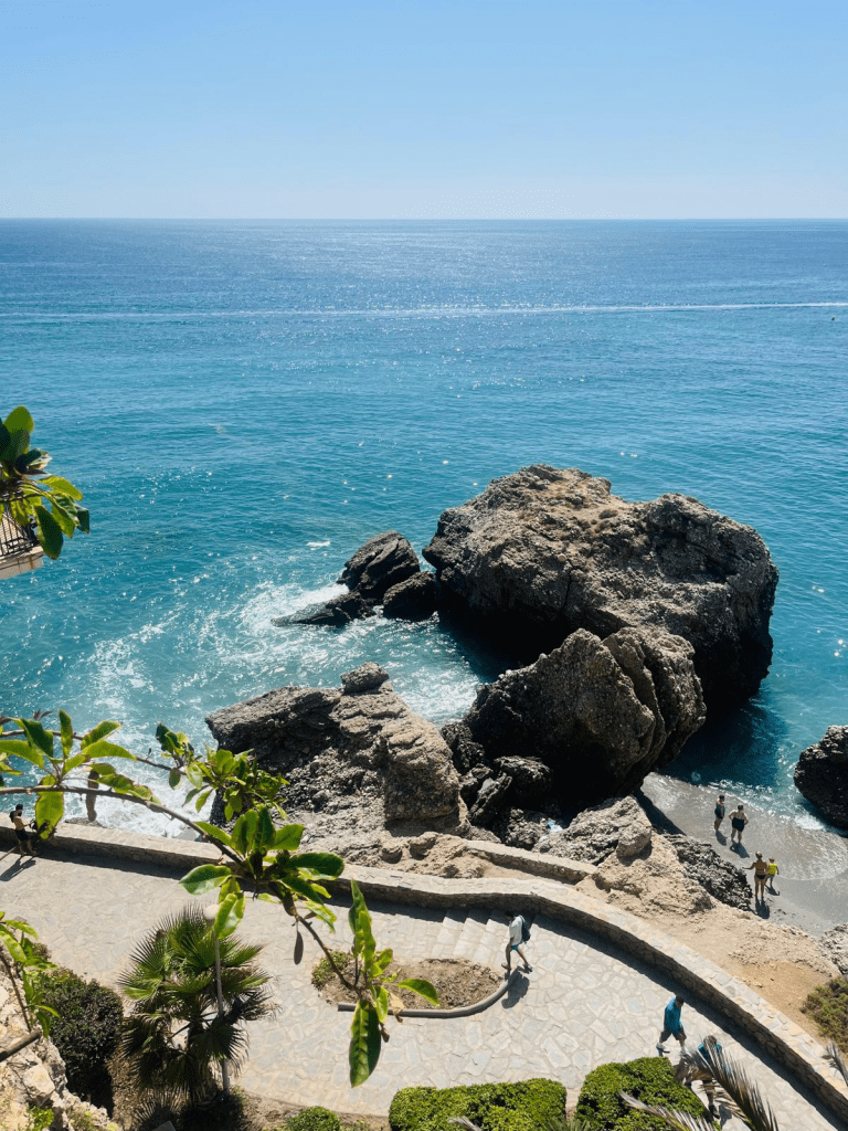 Kuva kirkkaasta vedestä Nerjassa.