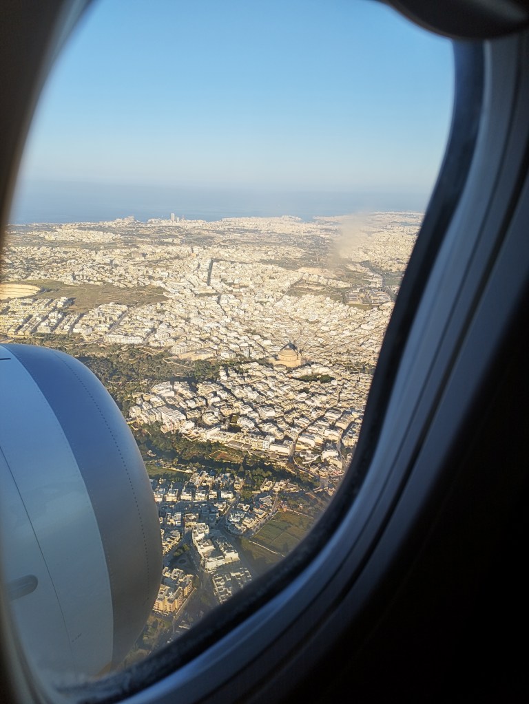 Näkymä lentokoneesta matkalla Maltalle