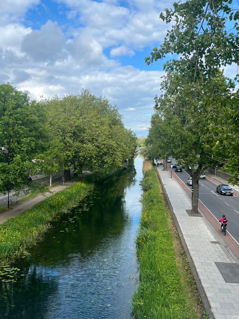 ´´Kanal´´ Charlemontin pysäkillä