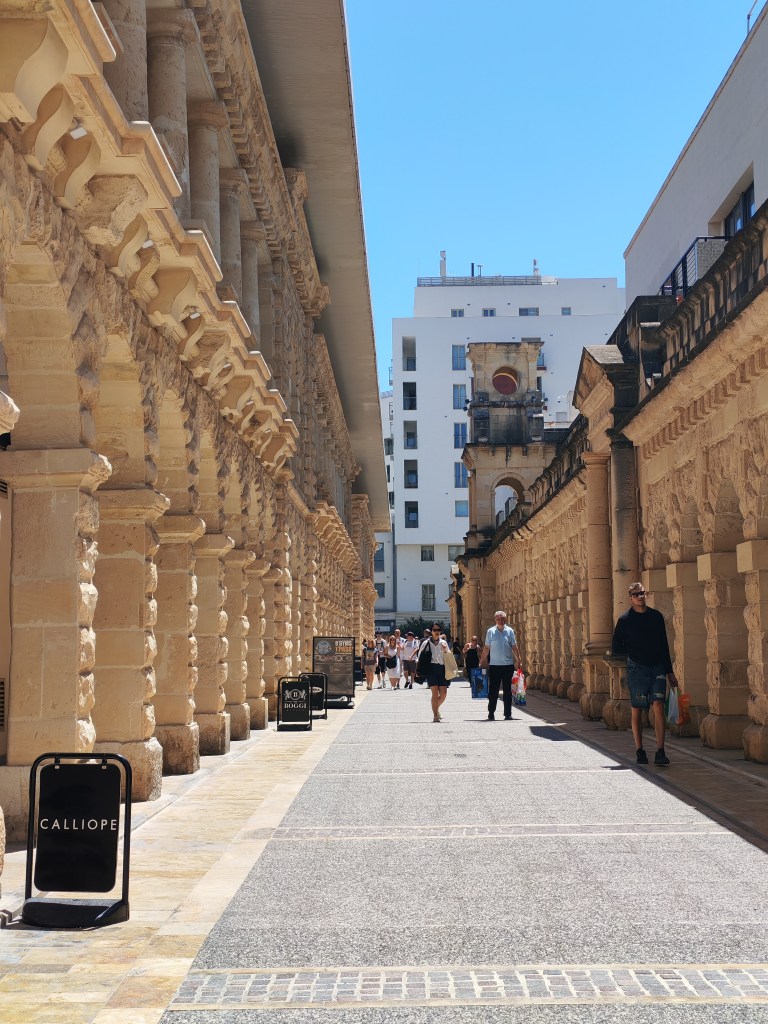 Sliema – suosittu ostosalue Maltalla.